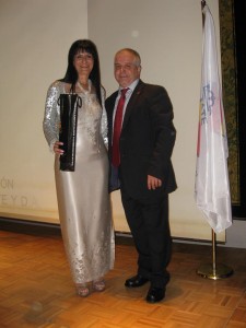 Shihan Mercedes con el presidente de la RFEK